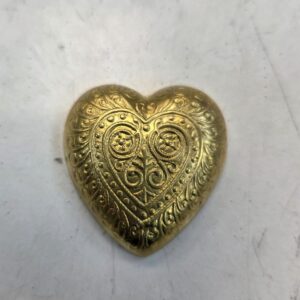 CUORE OTTONE BOMBATO 30X30 DISEGNO